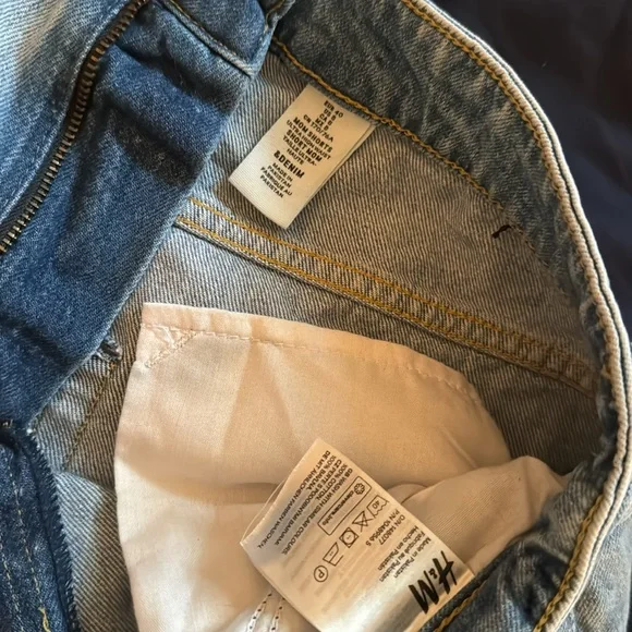 Shorts - Picture 3 of 3